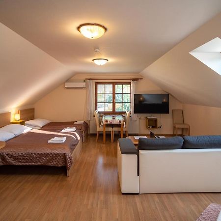 Apartman A Ubytovani U Machu Mikulov Bagian luar foto