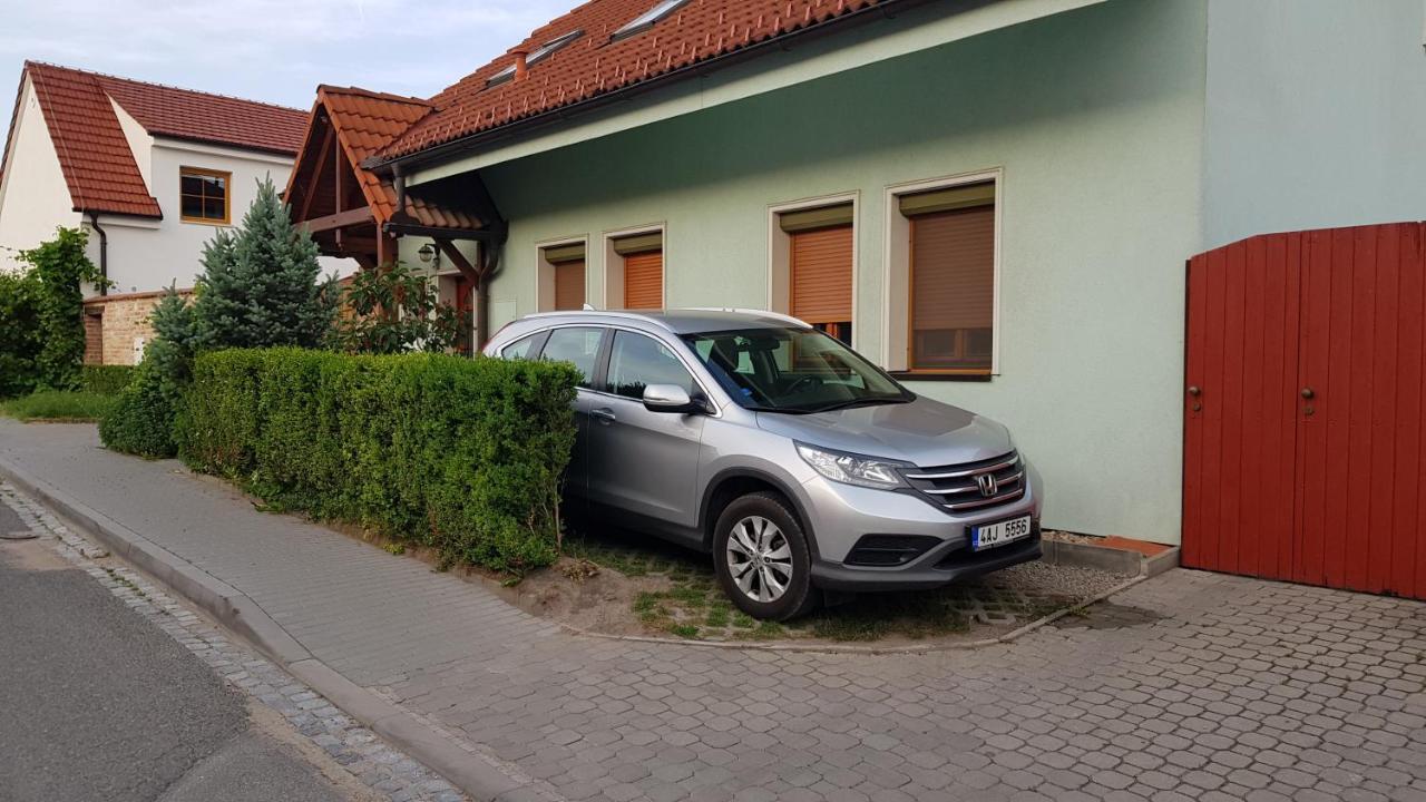 Apartman A Ubytovani U Machu Mikulov Bagian luar foto