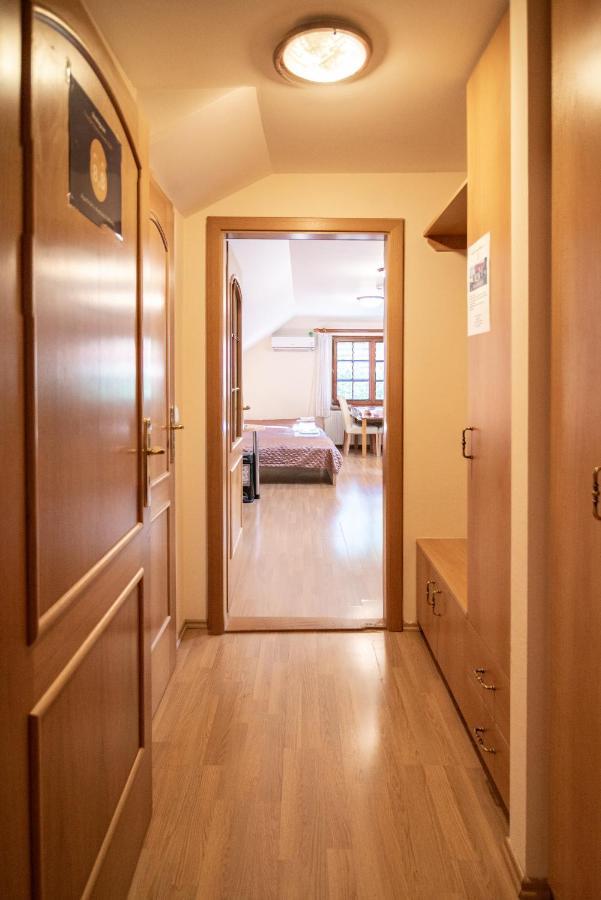Apartman A Ubytovani U Machu Mikulov Bagian luar foto
