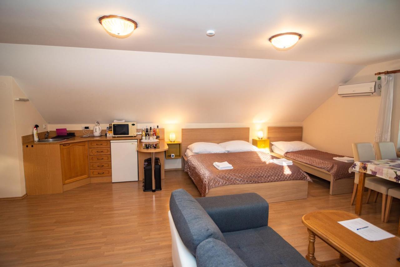 Apartman A Ubytovani U Machu Mikulov Bagian luar foto