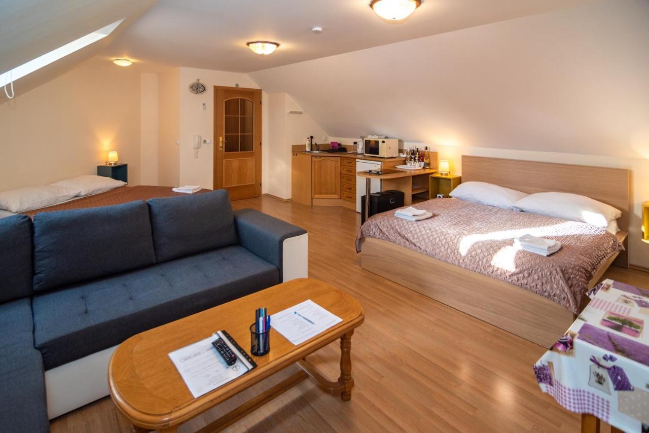 Apartman A Ubytovani U Machu Mikulov Bagian luar foto