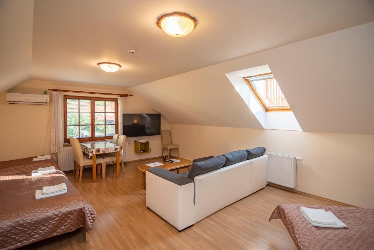 Apartman A Ubytovani U Machu Mikulov Bagian luar foto