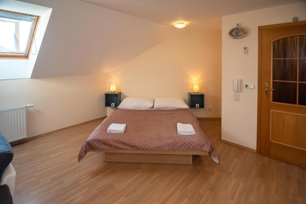 Apartman A Ubytovani U Machu Mikulov Bagian luar foto