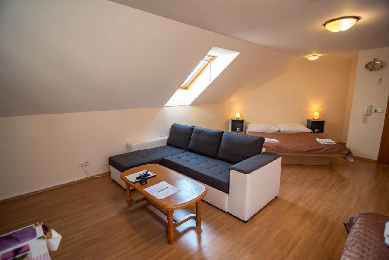 Apartman A Ubytovani U Machu Mikulov Bagian luar foto