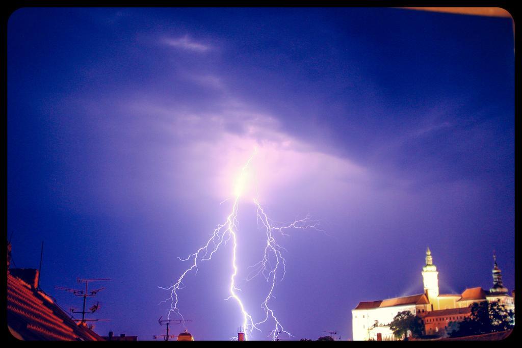 Apartman A Ubytovani U Machu Mikulov Bagian luar foto