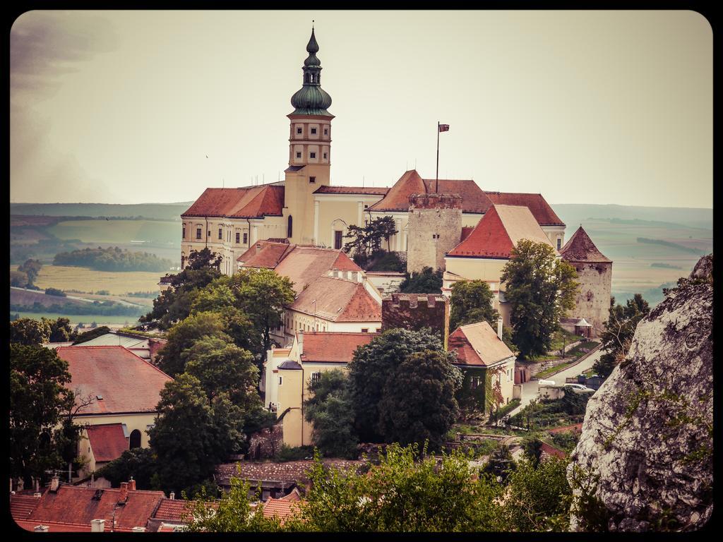 Apartman A Ubytovani U Machu Mikulov Bagian luar foto