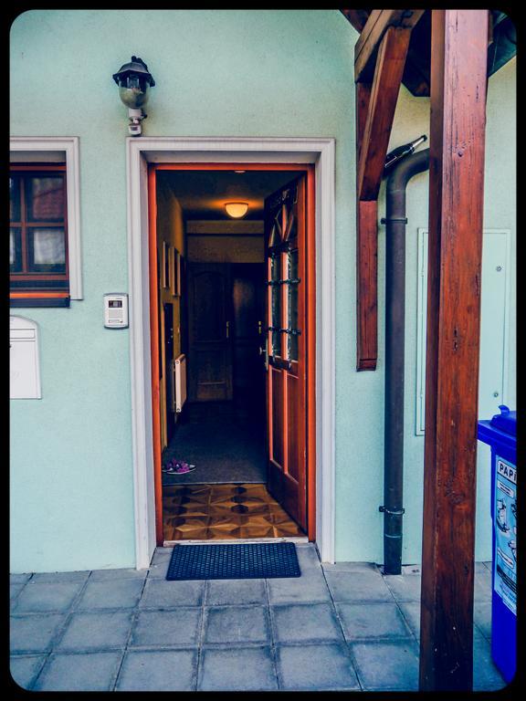 Apartman A Ubytovani U Machu Mikulov Bagian luar foto
