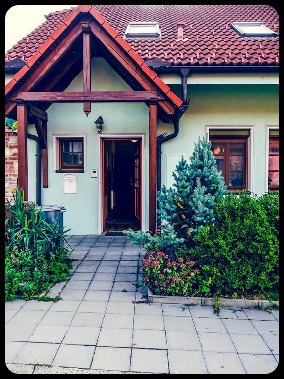 Apartman A Ubytovani U Machu Mikulov Bagian luar foto